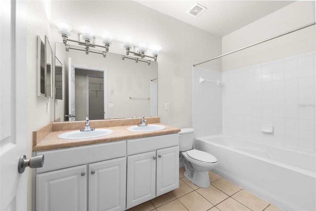 For Sale: $163,000 (2 beds, 2 baths, 1275 Square Feet)