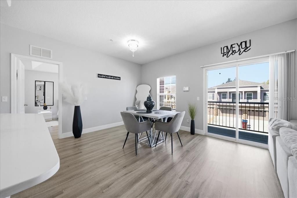 На продажу: $229,995 (2 спален, 2 ванн, 1273 Квадратных фут)