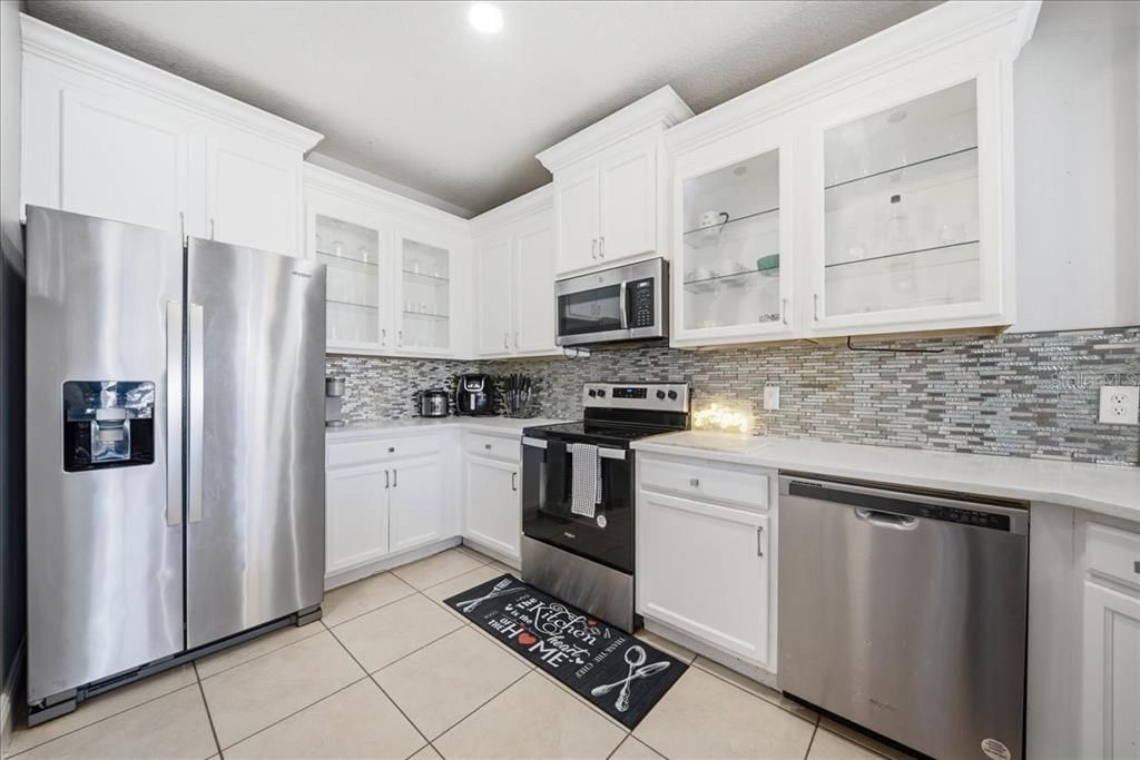 На продажу: $229,995 (2 спален, 2 ванн, 1273 Квадратных фут)