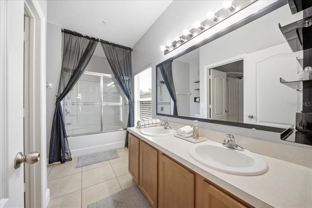 На продажу: $229,995 (2 спален, 2 ванн, 1273 Квадратных фут)