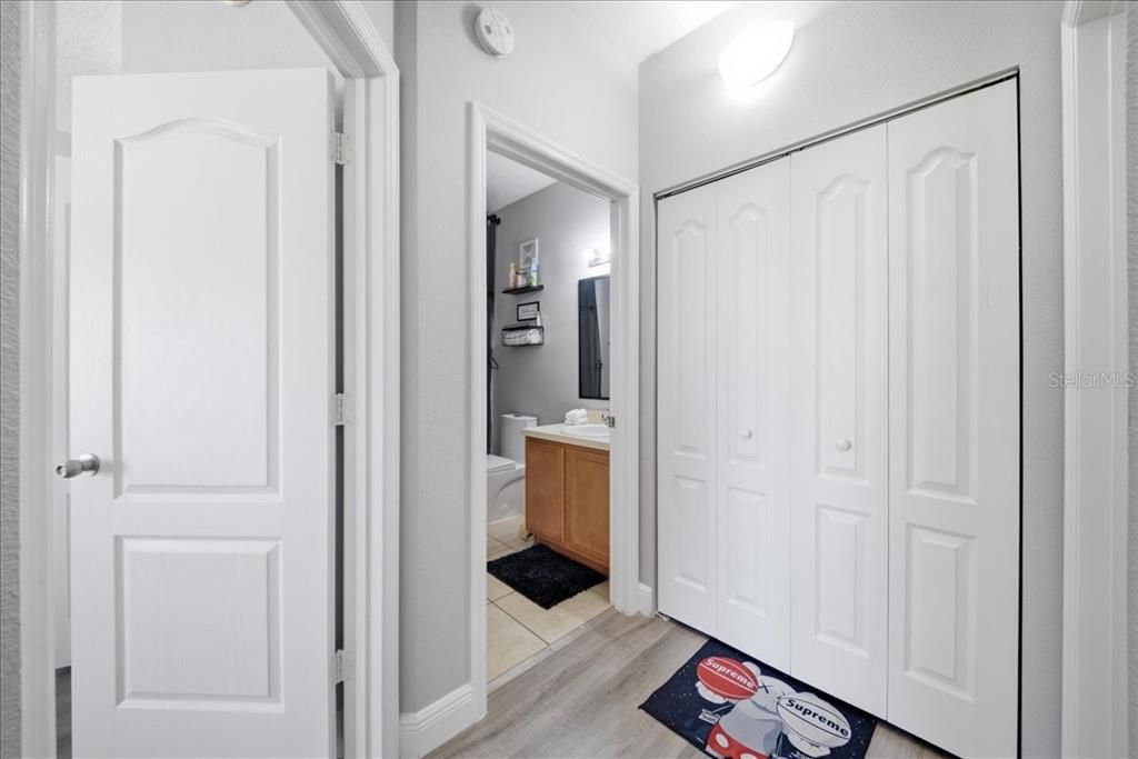 На продажу: $229,995 (2 спален, 2 ванн, 1273 Квадратных фут)