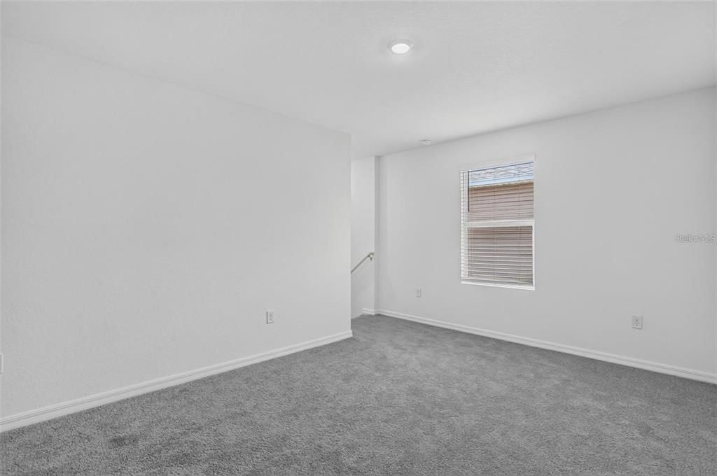 For Sale: $344,298 (5 beds, 2 baths, 2112 Square Feet)