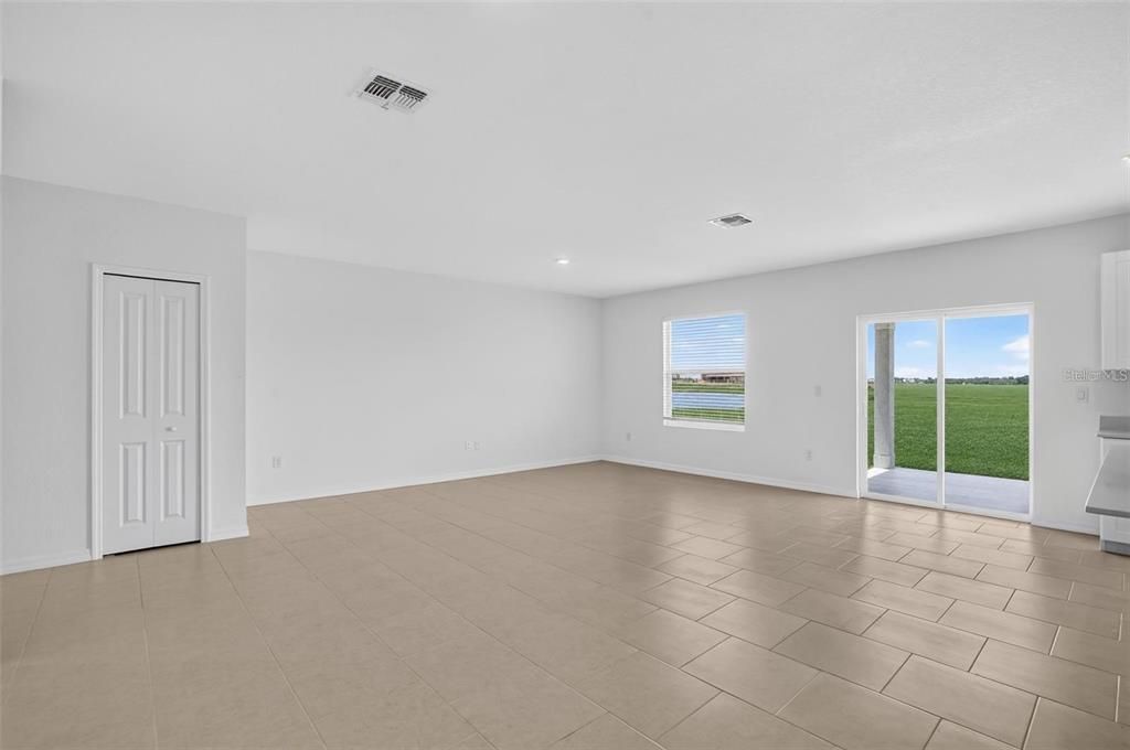 For Sale: $344,298 (5 beds, 2 baths, 2112 Square Feet)