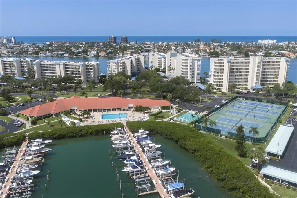 En Venta: $312,000 (1 camas, 1 baños, 915 Pies cuadrados)