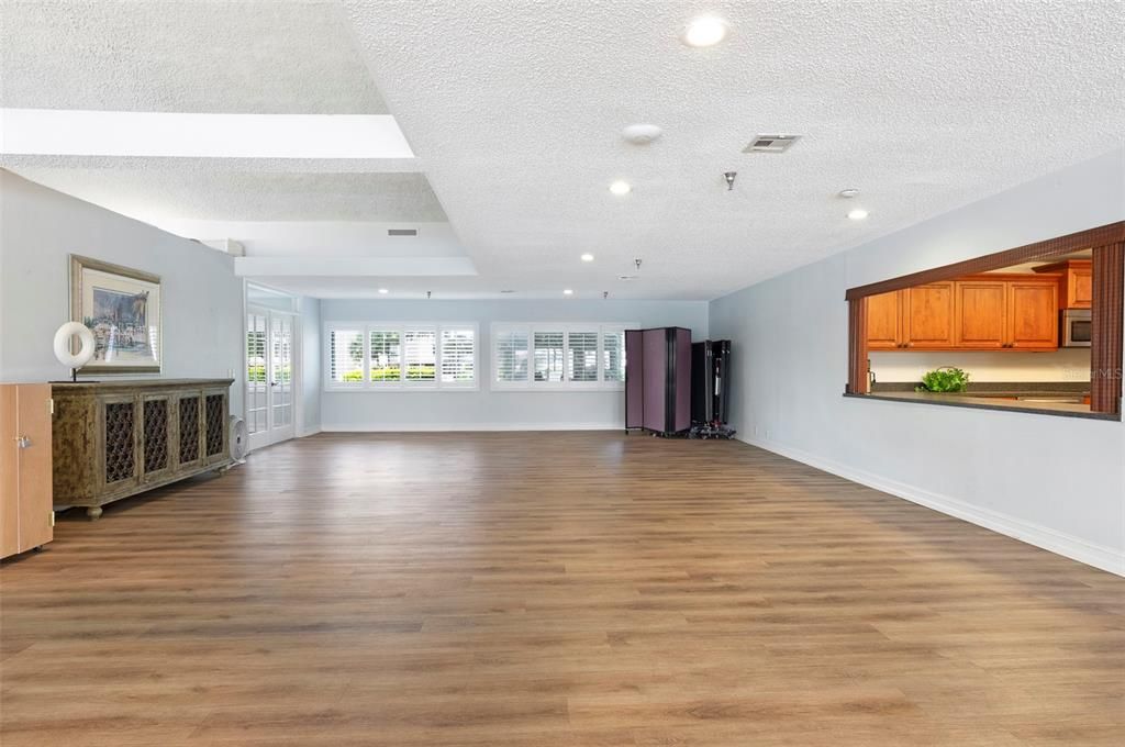 En Venta: $312,000 (1 camas, 1 baños, 915 Pies cuadrados)