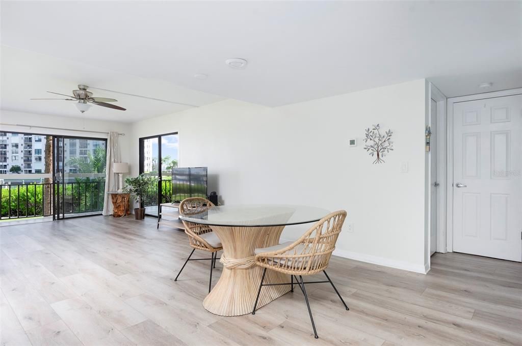 En Venta: $312,000 (1 camas, 1 baños, 915 Pies cuadrados)