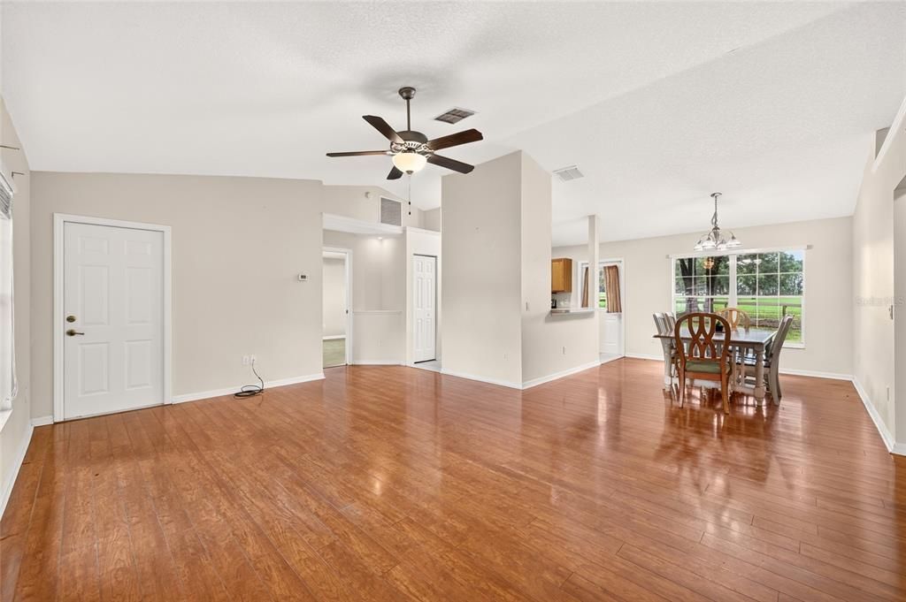 For Sale: $259,900 (3 beds, 2 baths, 1423 Square Feet)