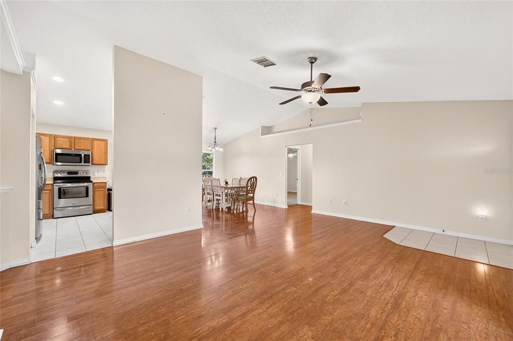 For Sale: $259,900 (3 beds, 2 baths, 1423 Square Feet)