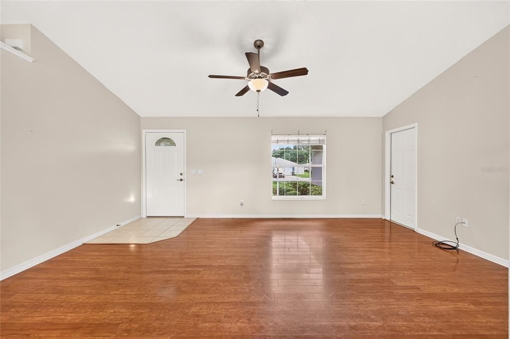 For Sale: $259,900 (3 beds, 2 baths, 1423 Square Feet)
