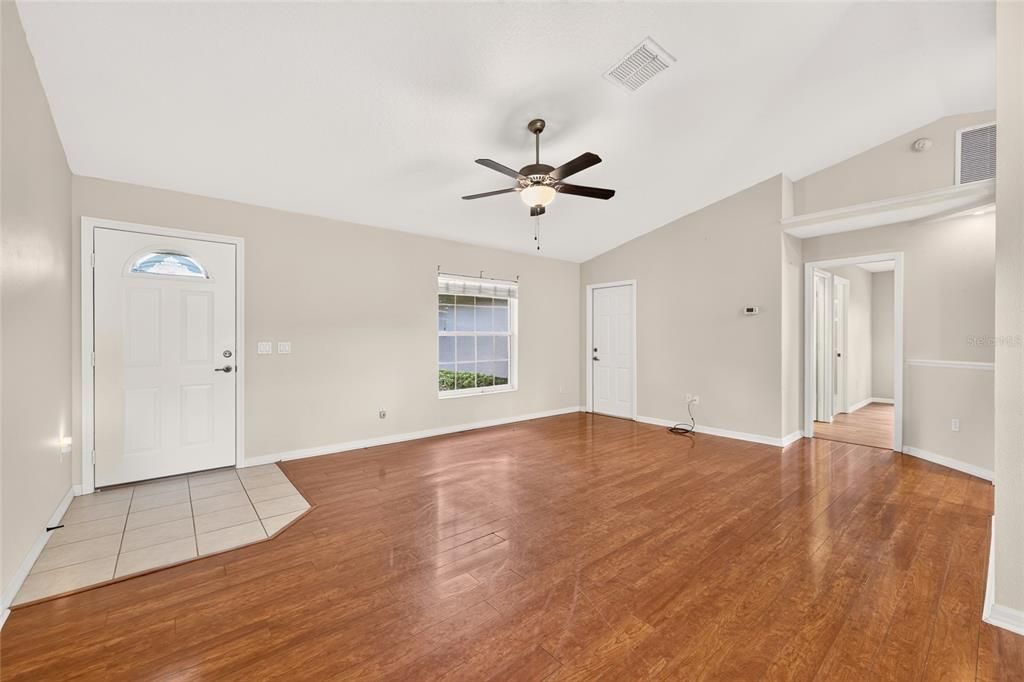 For Sale: $259,900 (3 beds, 2 baths, 1423 Square Feet)