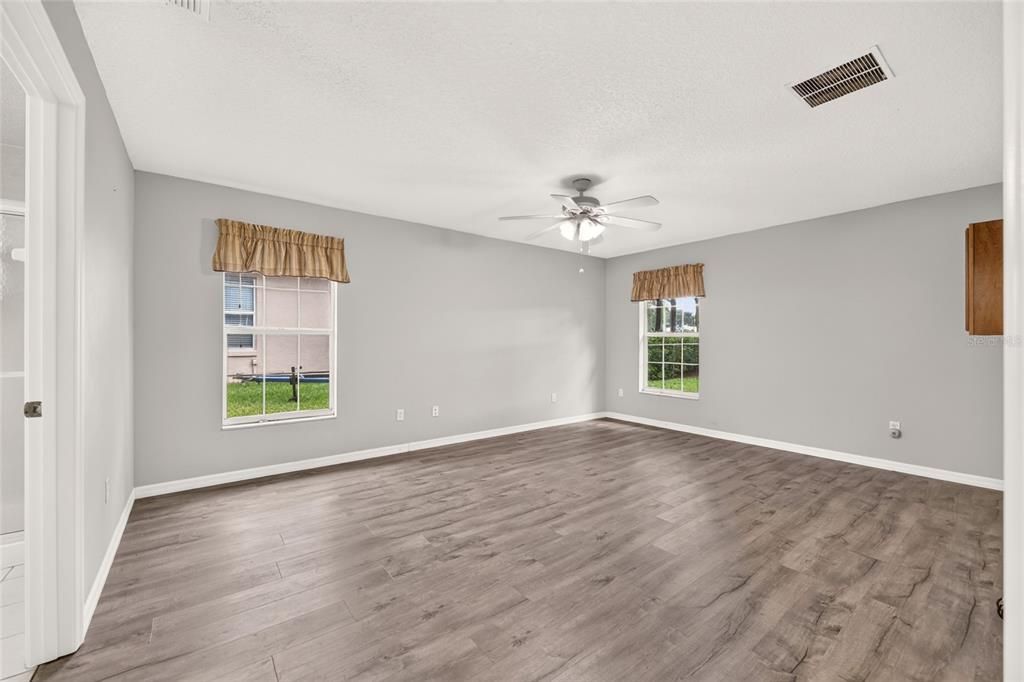 For Sale: $259,900 (3 beds, 2 baths, 1423 Square Feet)