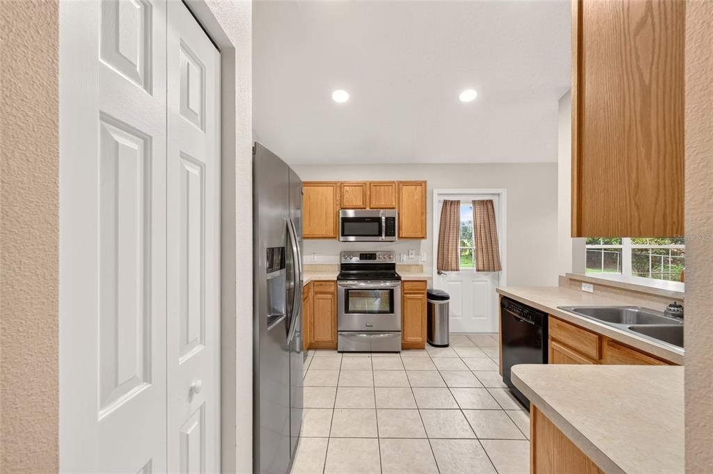 For Sale: $259,900 (3 beds, 2 baths, 1423 Square Feet)