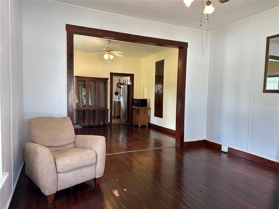 For Sale: $340,000 (3 beds, 1 baths, 1062 Square Feet)