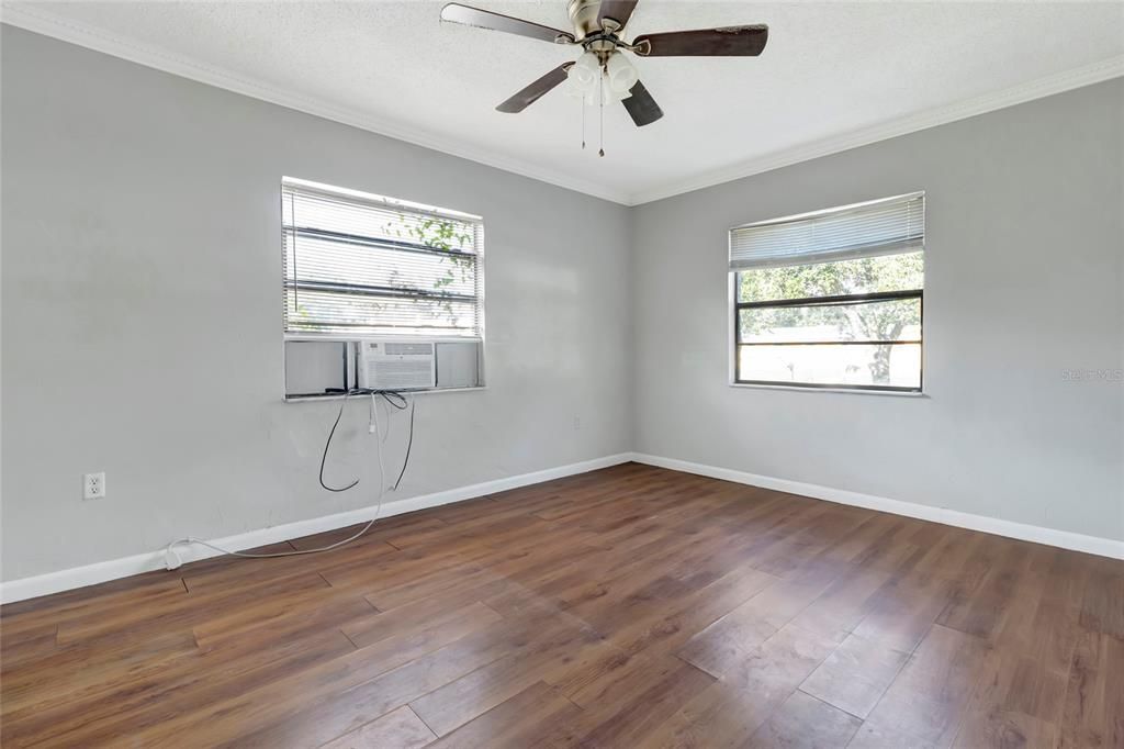 Active With Contract: $199,900 (3 beds, 1 baths, 1175 Square Feet)