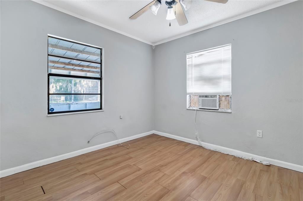 Active With Contract: $199,900 (3 beds, 1 baths, 1175 Square Feet)