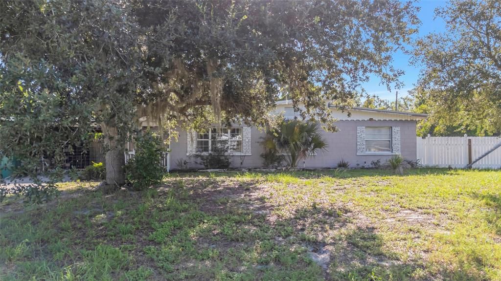 Active With Contract: $199,900 (3 beds, 1 baths, 1175 Square Feet)