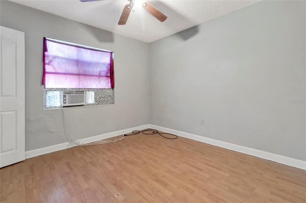 Active With Contract: $199,900 (3 beds, 1 baths, 1175 Square Feet)