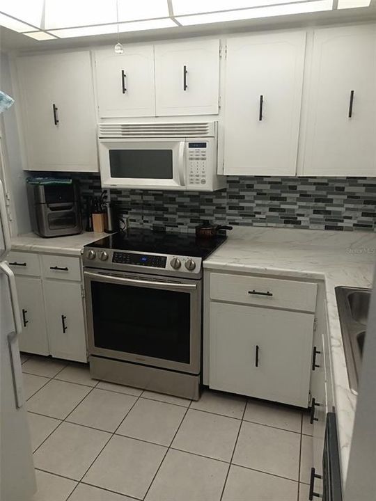 For Sale: $120,000 (2 beds, 1 baths, 874 Square Feet)
