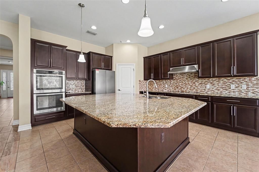 For Sale: $525,000 (4 beds, 3 baths, 2910 Square Feet)