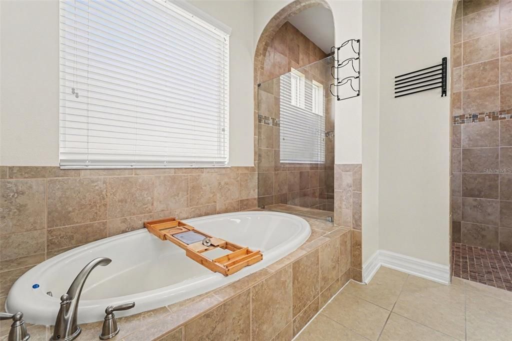 For Sale: $525,000 (4 beds, 3 baths, 2910 Square Feet)