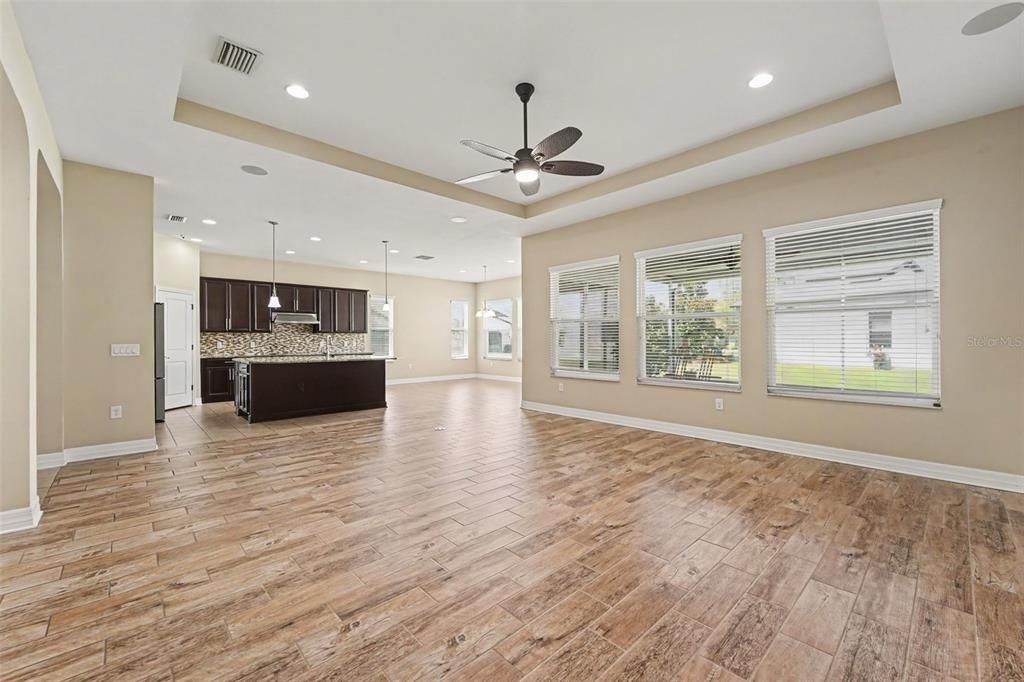 For Sale: $525,000 (4 beds, 3 baths, 2910 Square Feet)