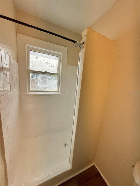 For Rent: $1,400 (2 beds, 1 baths, 800 Square Feet)