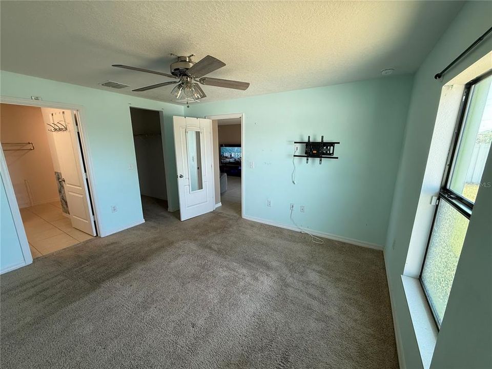 For Rent: $2,100 (3 beds, 2 baths, 1550 Square Feet)