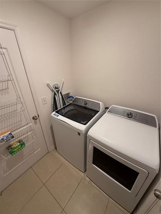 For Rent: $2,100 (3 beds, 2 baths, 1550 Square Feet)