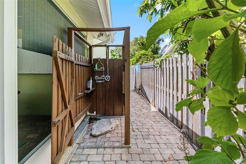 For Sale: $1,495,000 (3 beds, 3 baths, 1824 Square Feet)