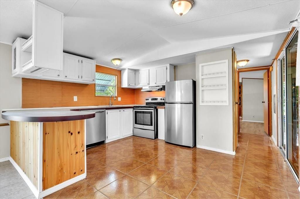 For Sale: $100,000 (3 beds, 2 baths, 924 Square Feet)