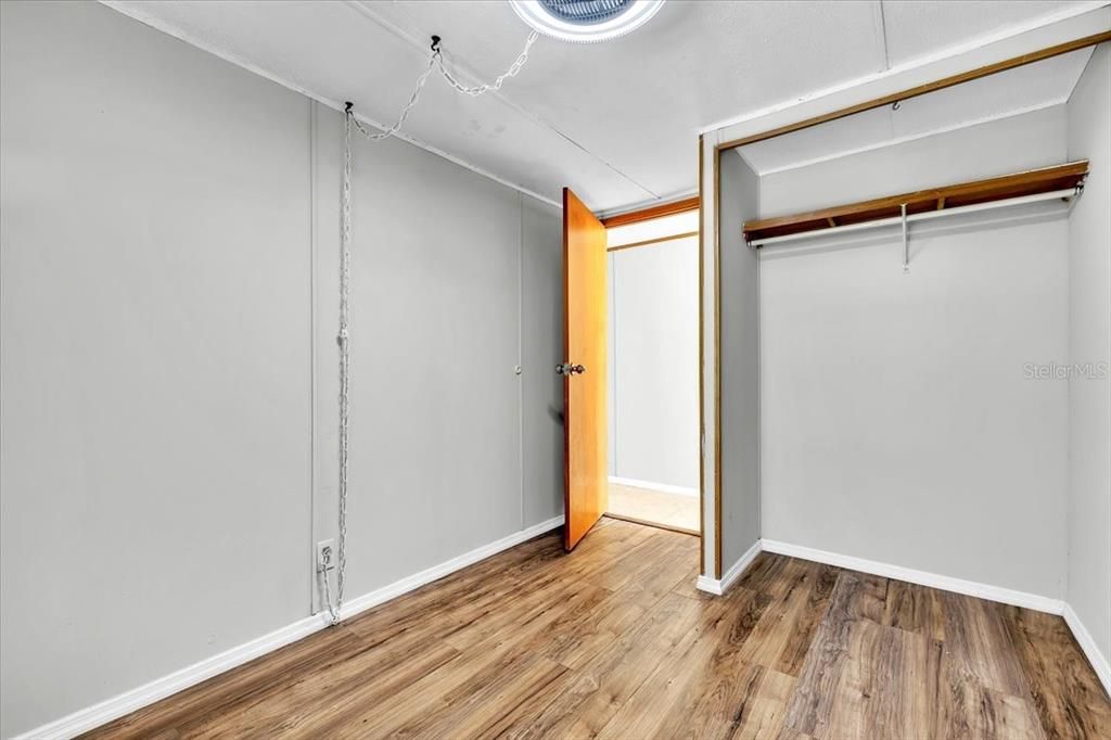 For Sale: $100,000 (3 beds, 2 baths, 924 Square Feet)