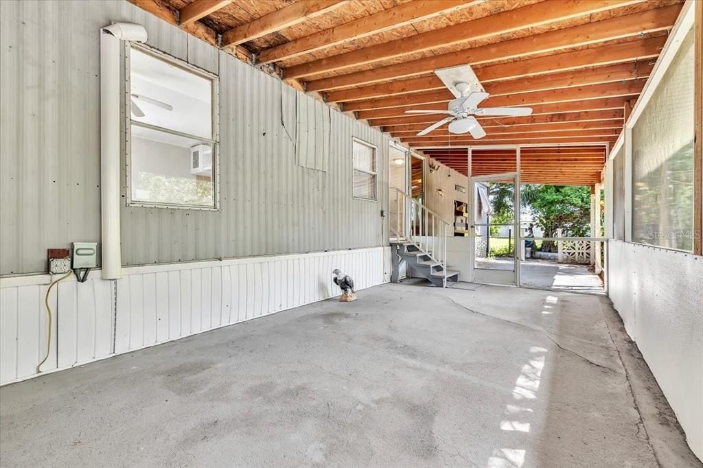 For Sale: $100,000 (3 beds, 2 baths, 924 Square Feet)
