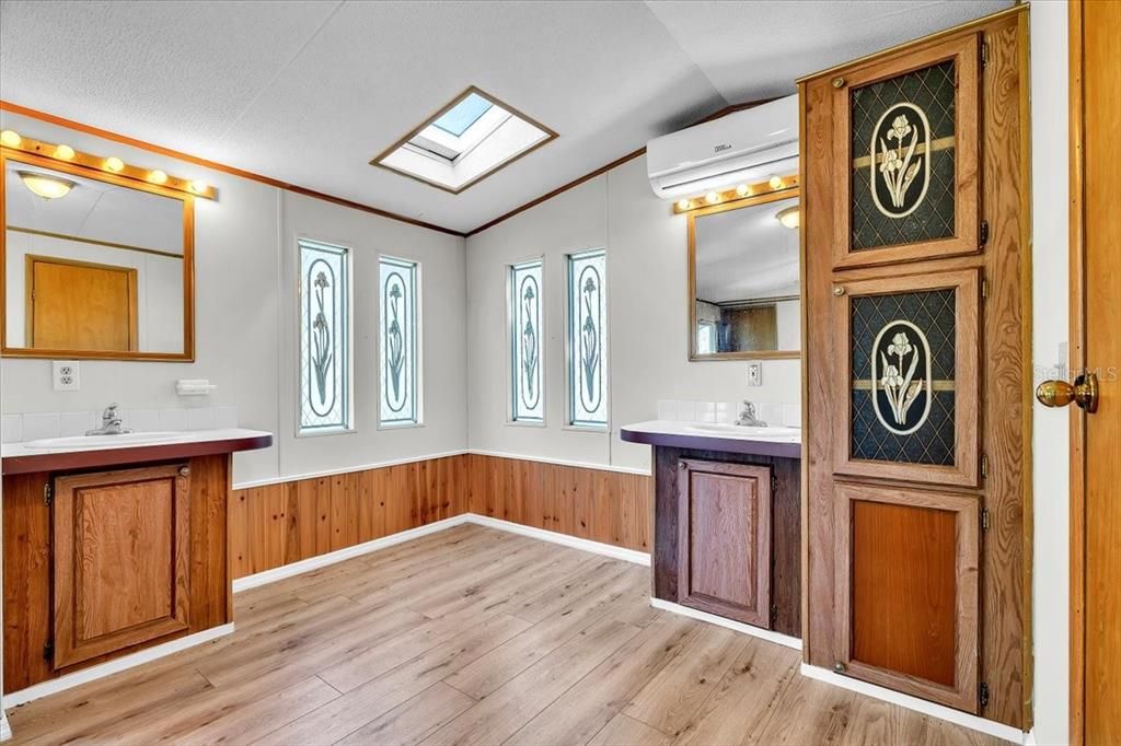 For Sale: $100,000 (3 beds, 2 baths, 924 Square Feet)