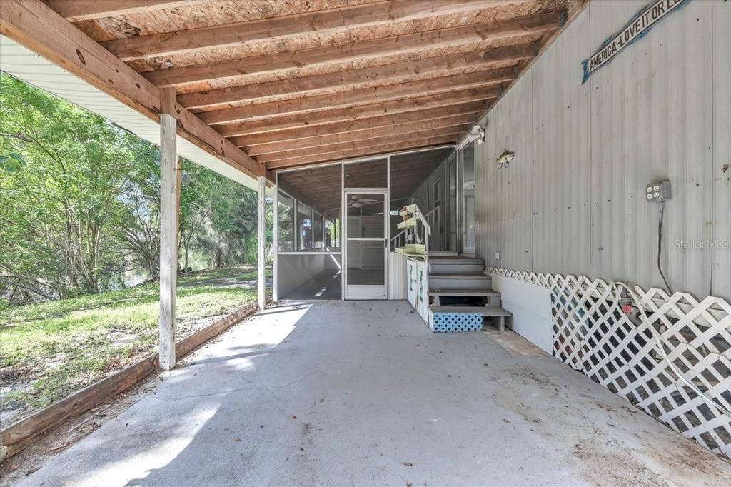 For Sale: $100,000 (3 beds, 2 baths, 924 Square Feet)
