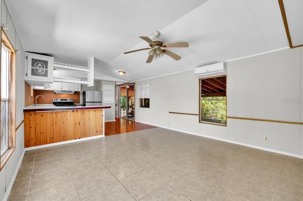For Sale: $100,000 (3 beds, 2 baths, 924 Square Feet)