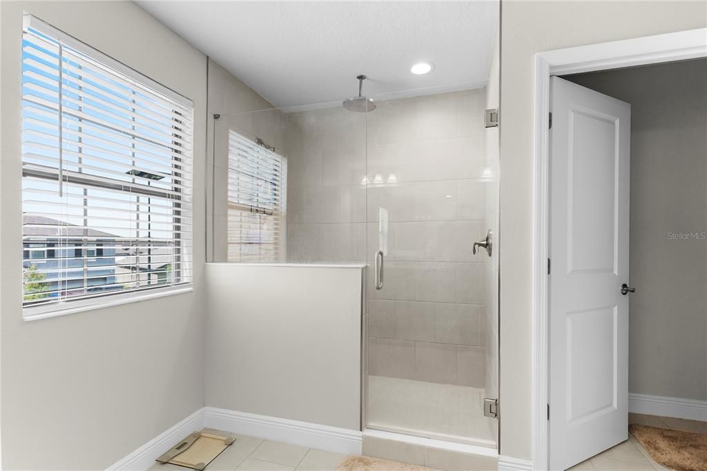 En Venta: $776,999 (5 camas, 4 baños, 3573 Pies cuadrados)