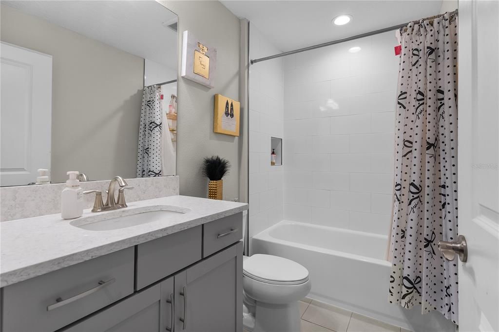 En Venta: $776,999 (5 camas, 4 baños, 3573 Pies cuadrados)