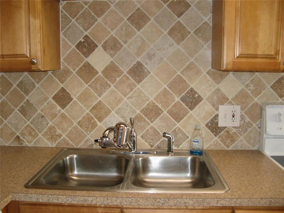 For Rent: $1,425 (1 beds, 1 baths, 795 Square Feet)