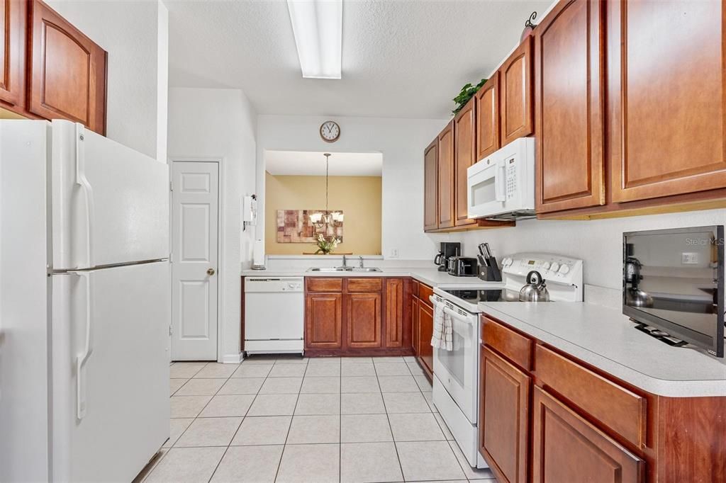 For Sale: $629,900 (5 beds, 5 baths, 2494 Square Feet)