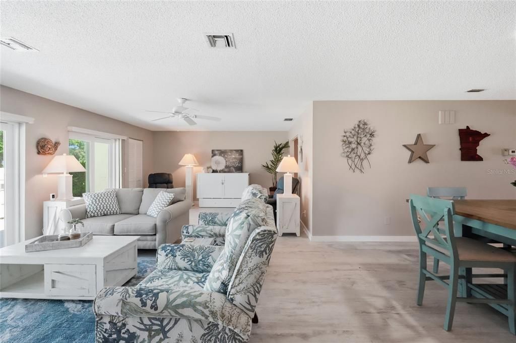 For Sale: $269,000 (2 beds, 2 baths, 1487 Square Feet)