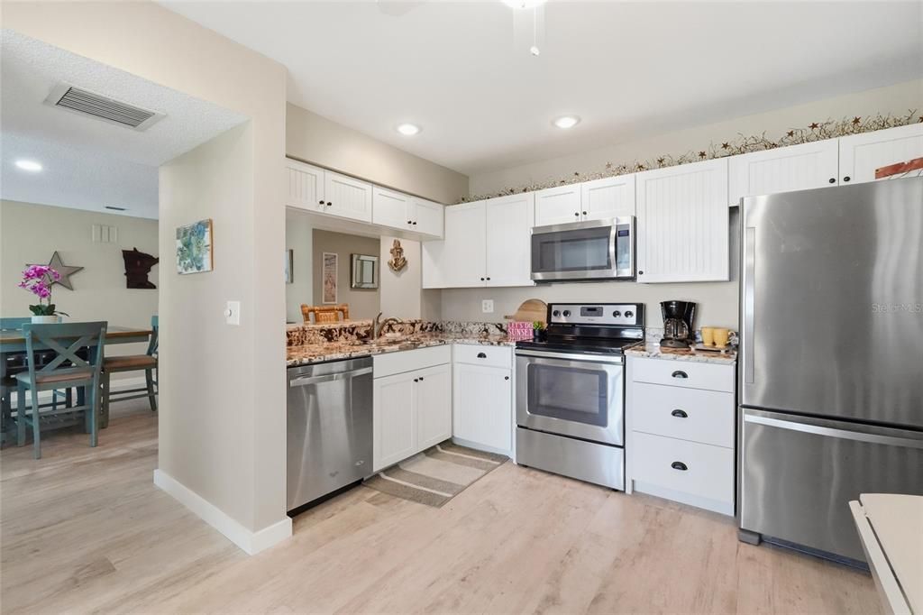 For Sale: $269,000 (2 beds, 2 baths, 1487 Square Feet)