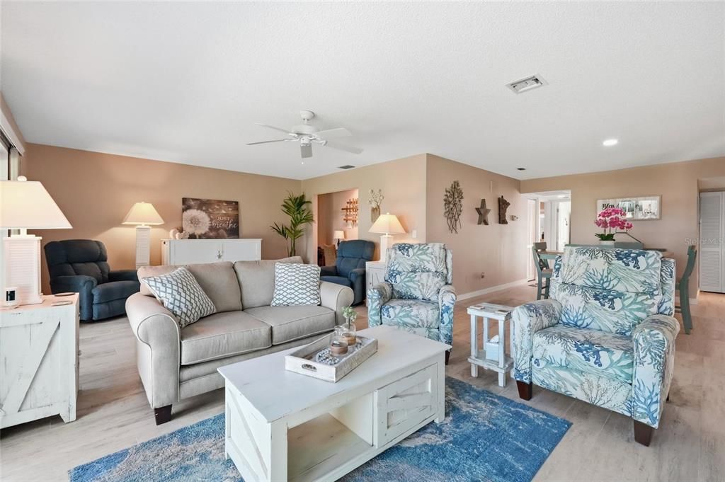 For Sale: $269,000 (2 beds, 2 baths, 1487 Square Feet)