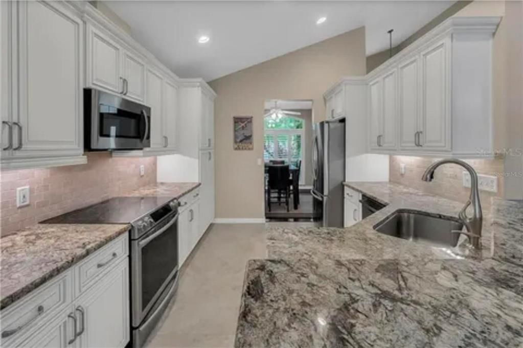 For Sale: $587,900 (4 beds, 2 baths, 2107 Square Feet)