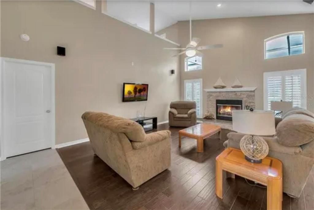 For Sale: $587,900 (4 beds, 2 baths, 2107 Square Feet)