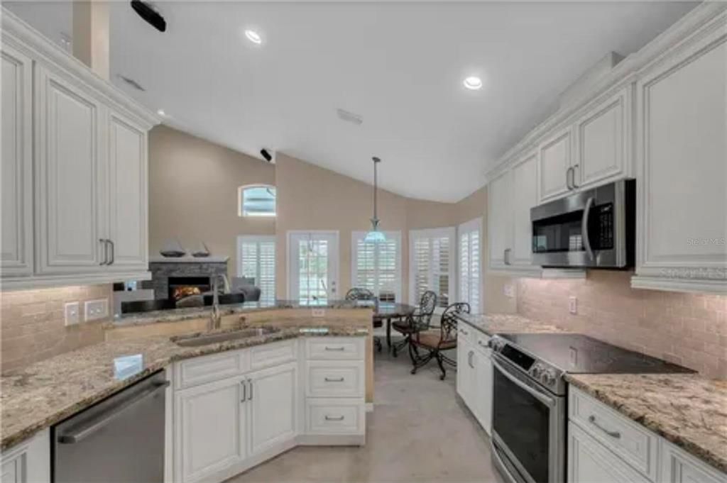 For Sale: $587,900 (4 beds, 2 baths, 2107 Square Feet)
