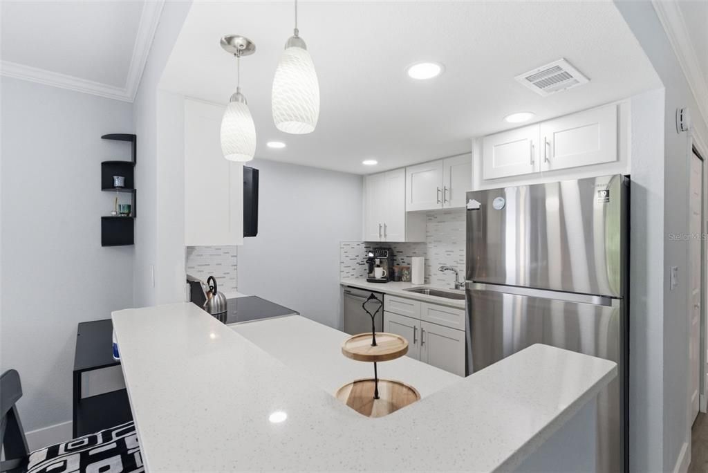 For Rent: $1,650 (1 beds, 1 baths, 710 Square Feet)