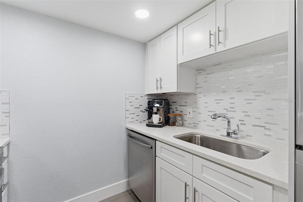 For Rent: $1,650 (1 beds, 1 baths, 710 Square Feet)