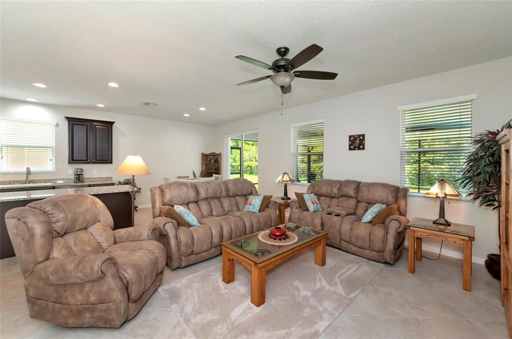 For Sale: $365,000 (4 beds, 2 baths, 1843 Square Feet)