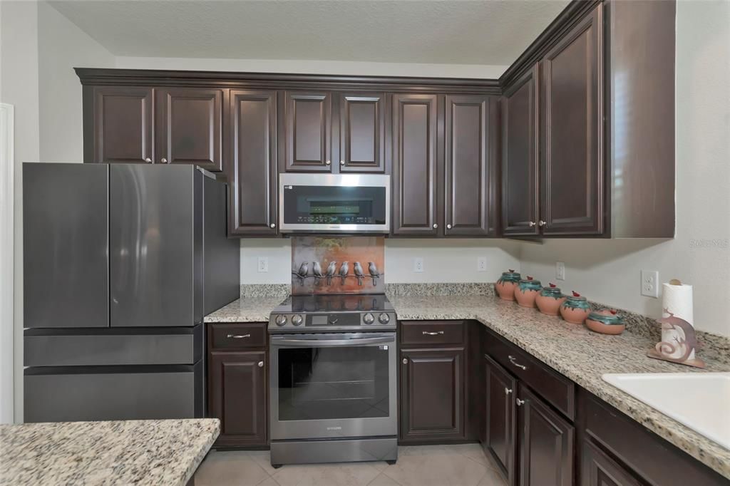 For Sale: $365,000 (4 beds, 2 baths, 1843 Square Feet)