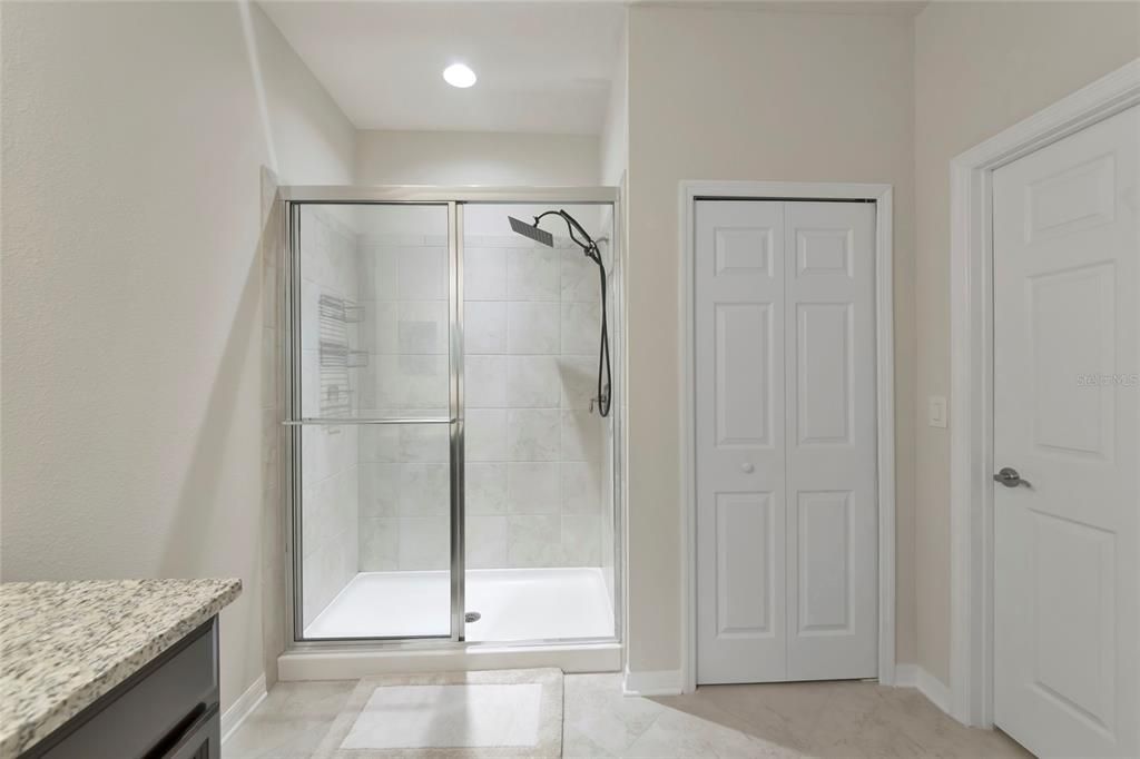 For Sale: $365,000 (4 beds, 2 baths, 1843 Square Feet)